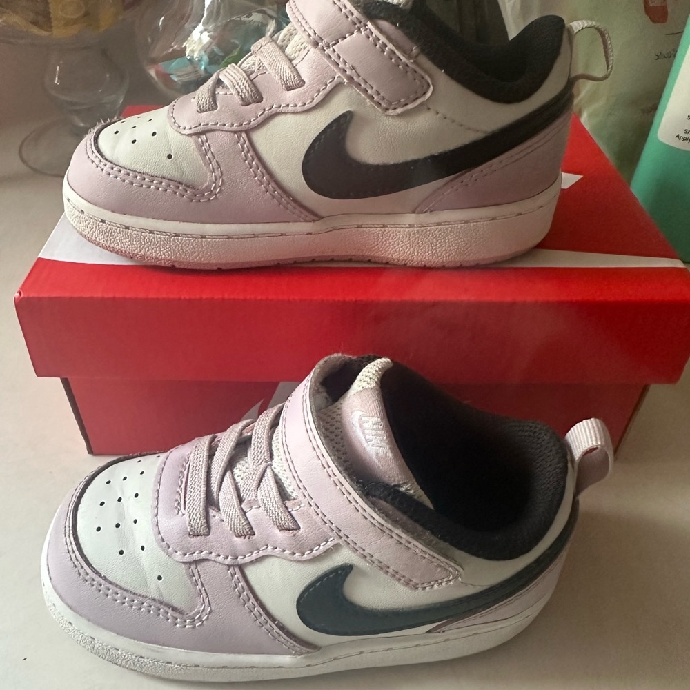 Nike Court Borough Low 2 in Lavender and White